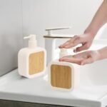 Distributeur savon liquide en PVC avec planche en bamboo 350ml