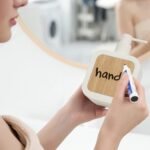 Distributeur savon liquide en PVC avec planche en bamboo 350ml – Image 5