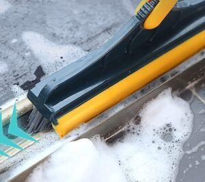 Brosse 2 en 1 avec raclette multifonctions - Image 3